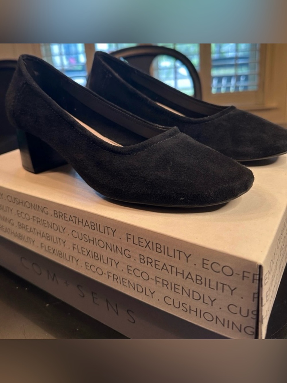 COM + SENS Luciane Black Suede Block Heel Pumps Size 8.5 Classic Comfort EUC